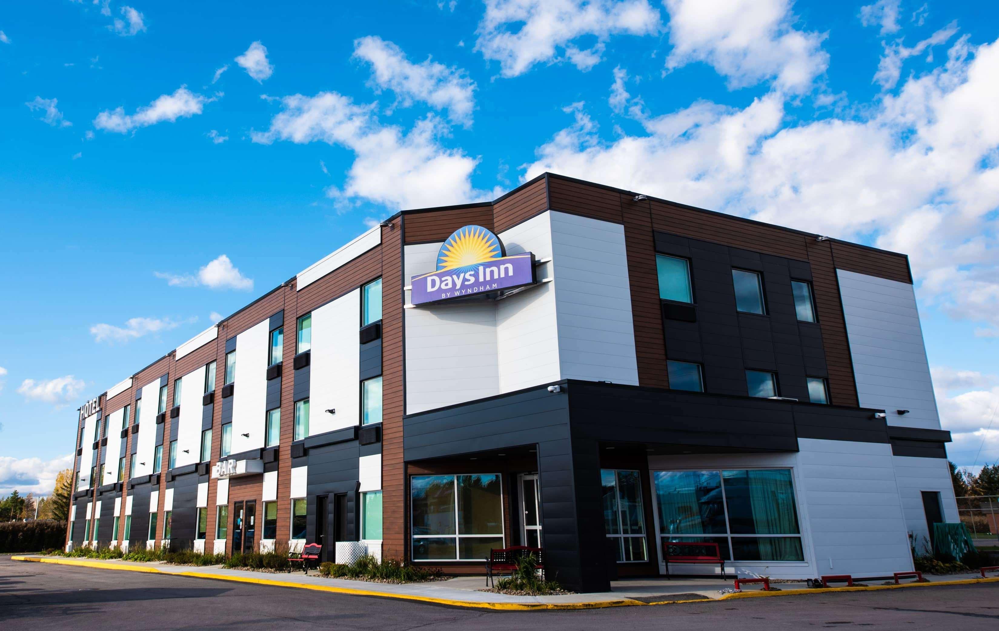 Days Inn By Wyndham Berthierville Exterior photo
